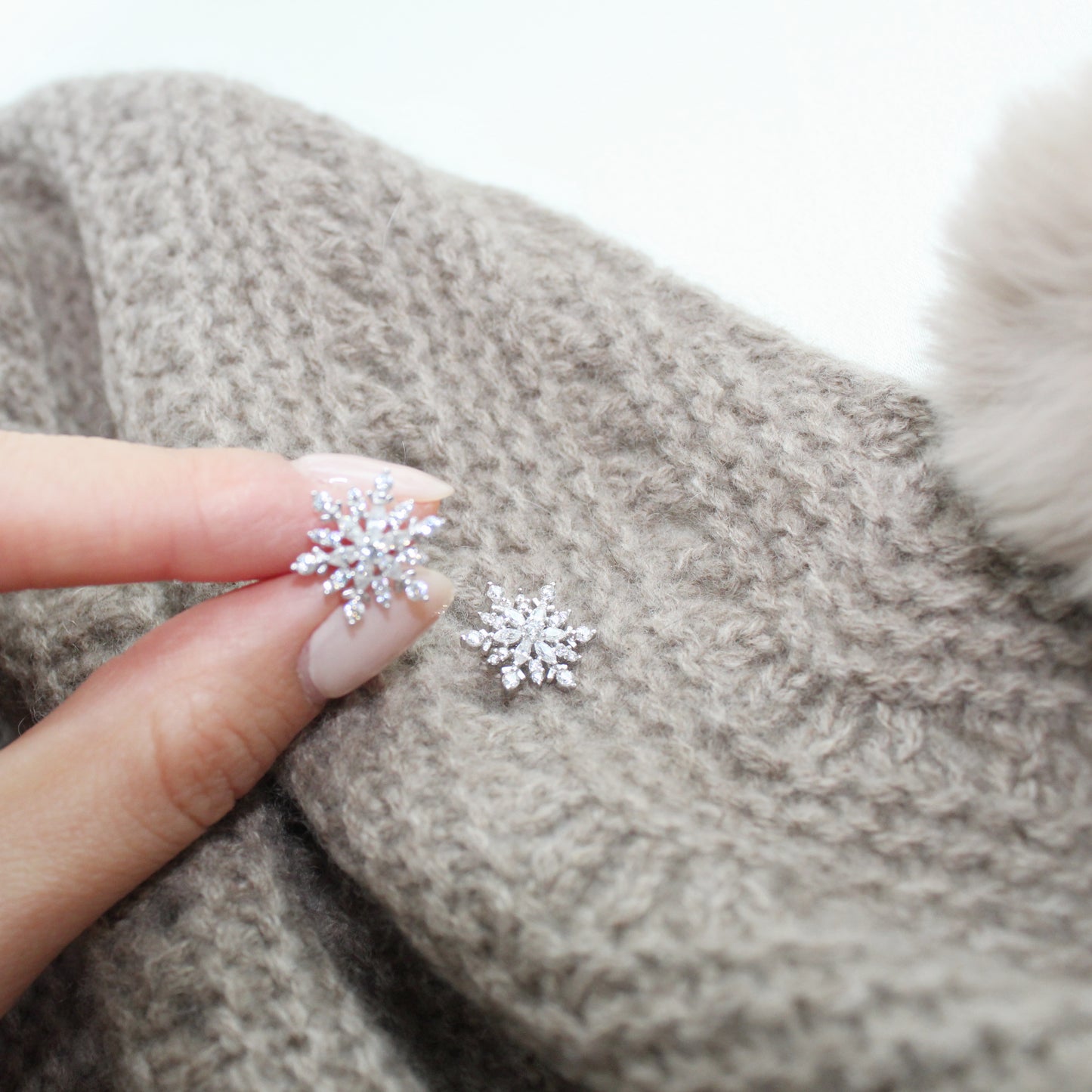 HIMA Snowflake Stud Earrings