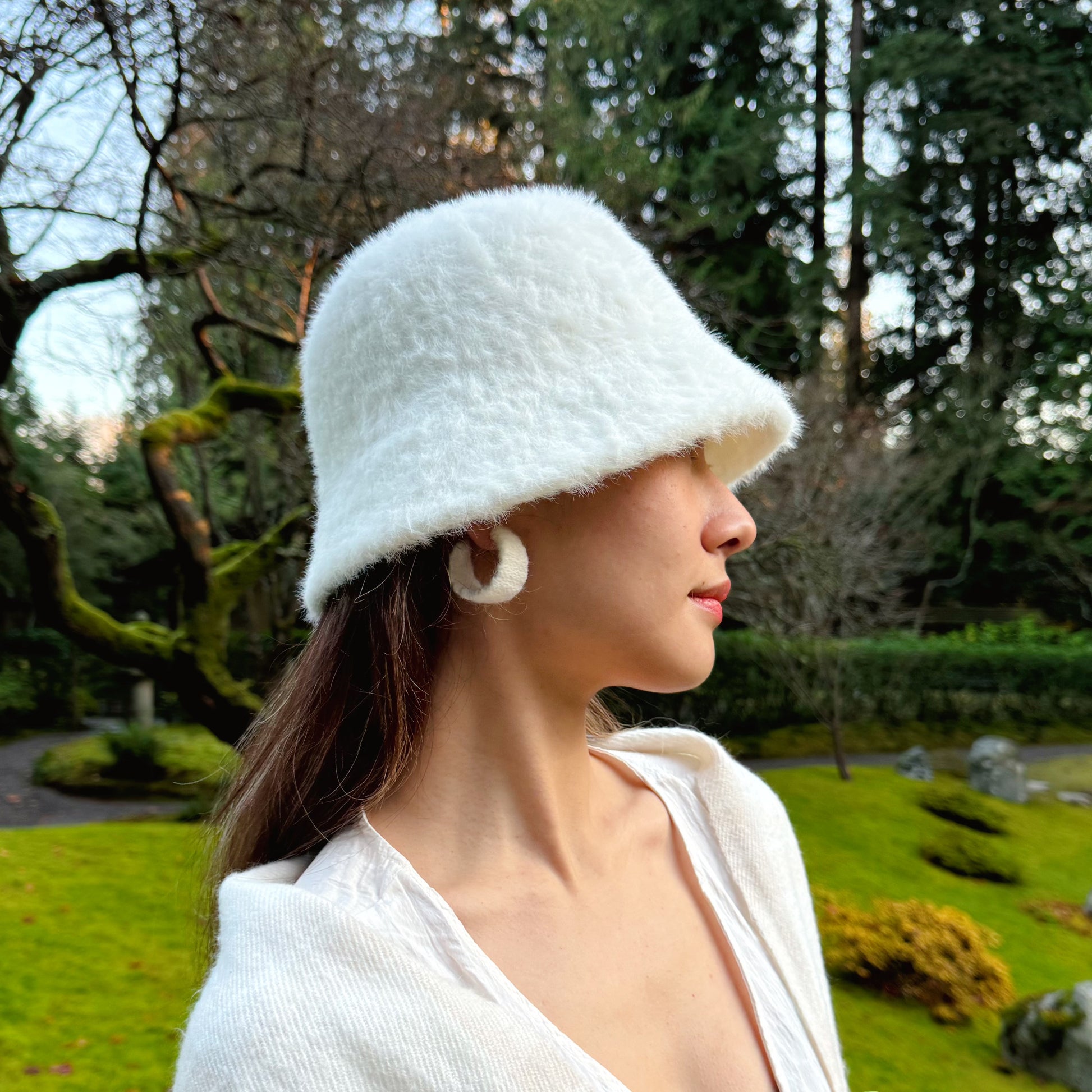 Santousha White Fluff Earrings – KAMA Yogic Shop